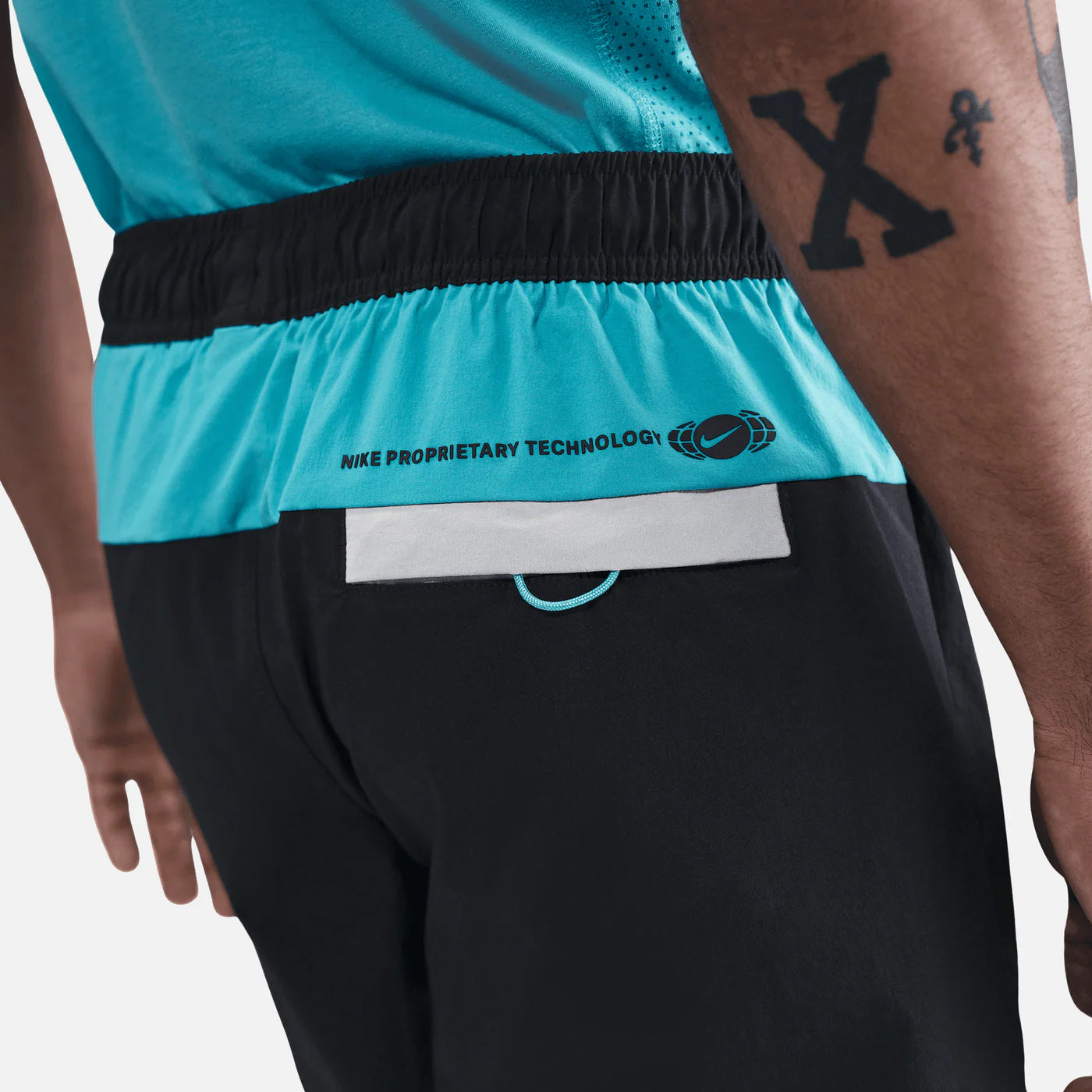 Short "Nike Tech Black Dusty Cactus"