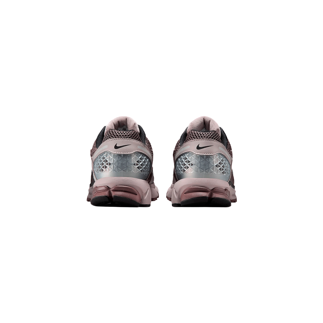 Nike Zoom Vomero 5 "College Grey Cave Stone"